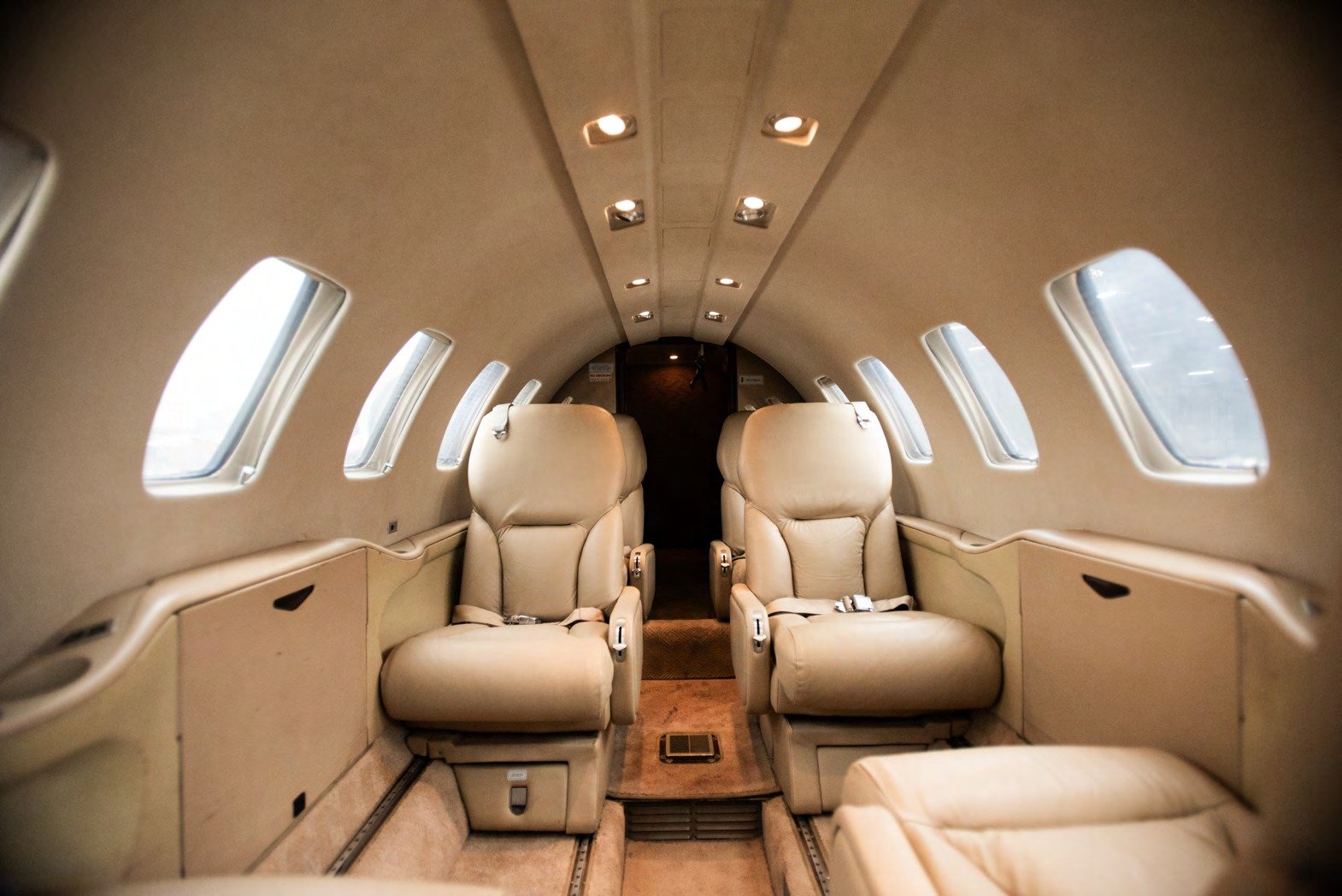 Cessna Citation Bravo 2001 à venda — cabine em configuração club
